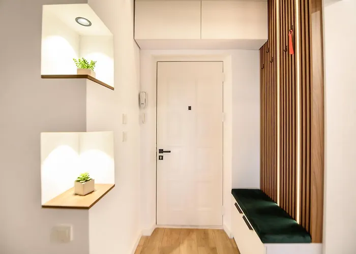 Oasis • 2br Ultracentral • Ac