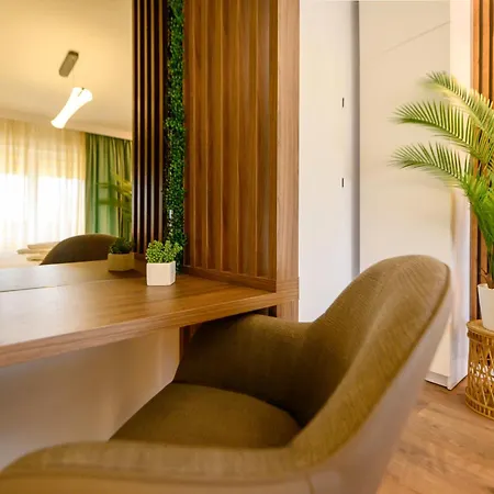 Oasis • 2br Ultracentral • Ac