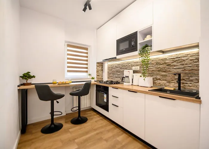 Oasis • 2br Ultracentral • Ac *