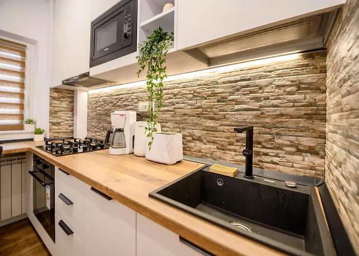 Oasis • 2br Ultracentral • Ac