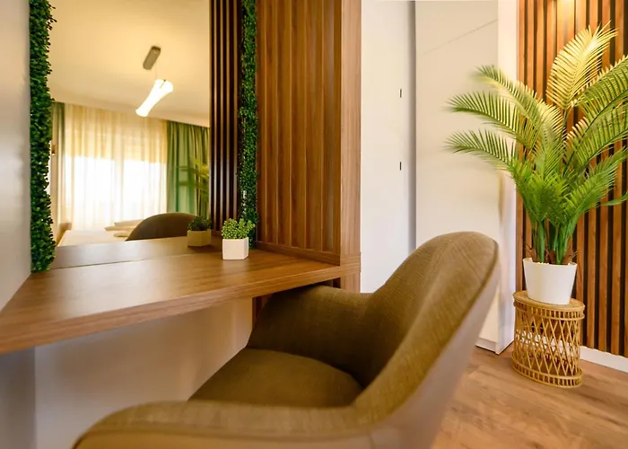 Oasis • 2br Ultracentral • Ac